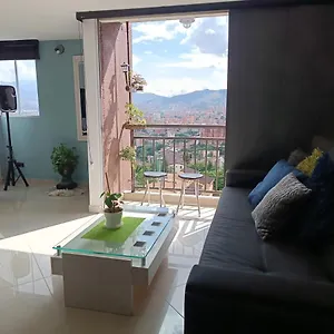 https://apartamento-con-vistas-a-la-ciudad-penthouse-cerca-al.colombiamedellinhotels.com
