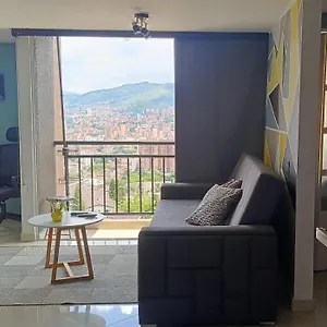 https://apartamento-con-vistas-a-la-ciudad-penthouse-cerca-al.colombiamedellinhotels.com